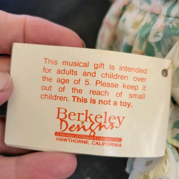 Berkeley Designs Cuddle Kidz Musical Windup Moving Doll Plays Edelweiss - Picture 9 of 10